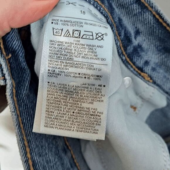 Old Navy Mid-Rise Button-Fly Slouchy Taper Non-Stretch Ankle Jeans size 18 - Picture 13 of 13